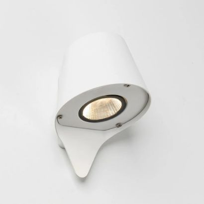 صورة جدارى خارجية  سور دائرة اطار ابيض الانارة اصفر 