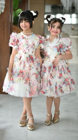 صورة فستان مورد كرنشة من االاسفل