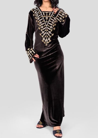 صورة جلابية مخمل نسائية بتطريز امامي