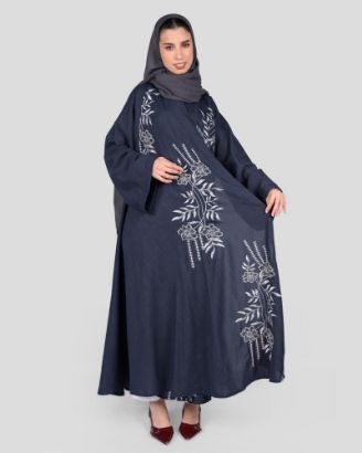 صورة عباية ملونة بنقوش انيقة