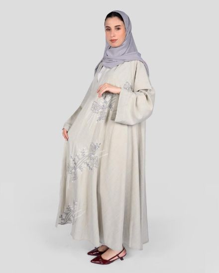 صورة عباية نسائية بتصميم مفتوح