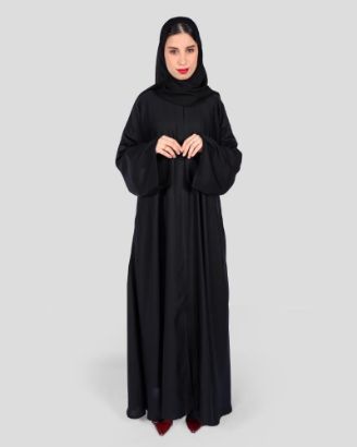 صورة عباية سوداء بجيوب