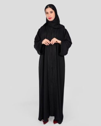 صورة عباية سوداء بتطريز فاخر
