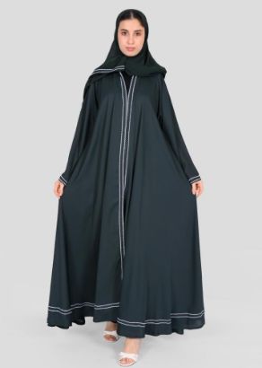 صورة عباية لينن خفيفة مفتوحة بتصميم عملي مع طرحة