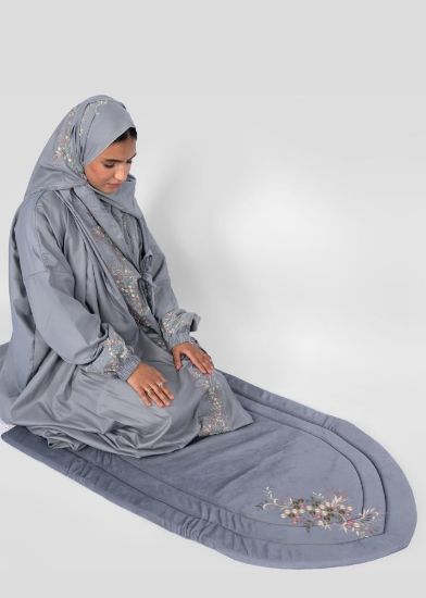 صورة طقم شرشف وسجادة صلاة نسائي مبطن