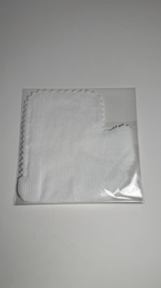 صورة قفازات ناعمة لمسح أوراق النباتات