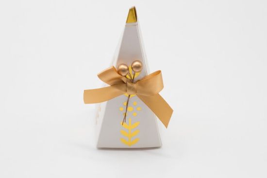 صورة علب كرتونية مثلثة