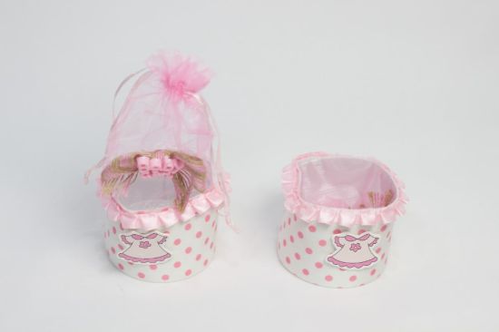 صورة علب مواليد عليها قماش