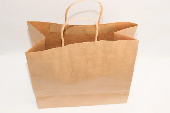 صورة أكياس ورقية بعدة مقاسات