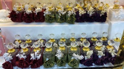 صورة تولات عطر فاضيه مع التزيين