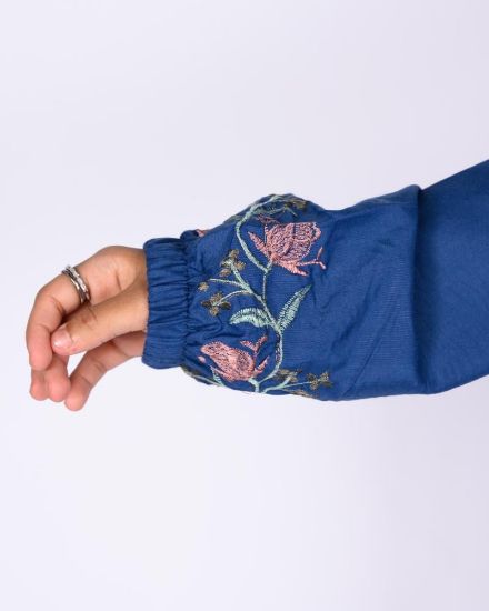 صورة شرشف صلاة نسائي مع غطاء رأس