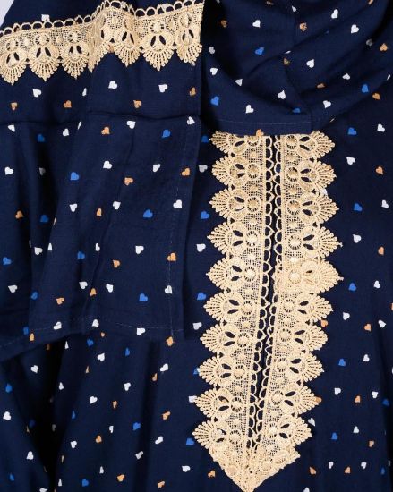 صورة شرشف صلاة نسائي ببتصميم دانتيل