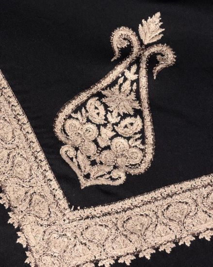 صورة شال رجالي مطرز