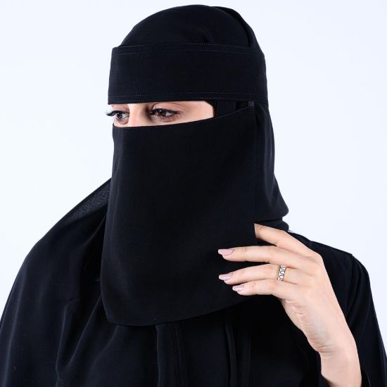 صورة نقاب نسائي وسط خط قصير